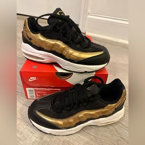 Kids size 1 Nike Air Max 95